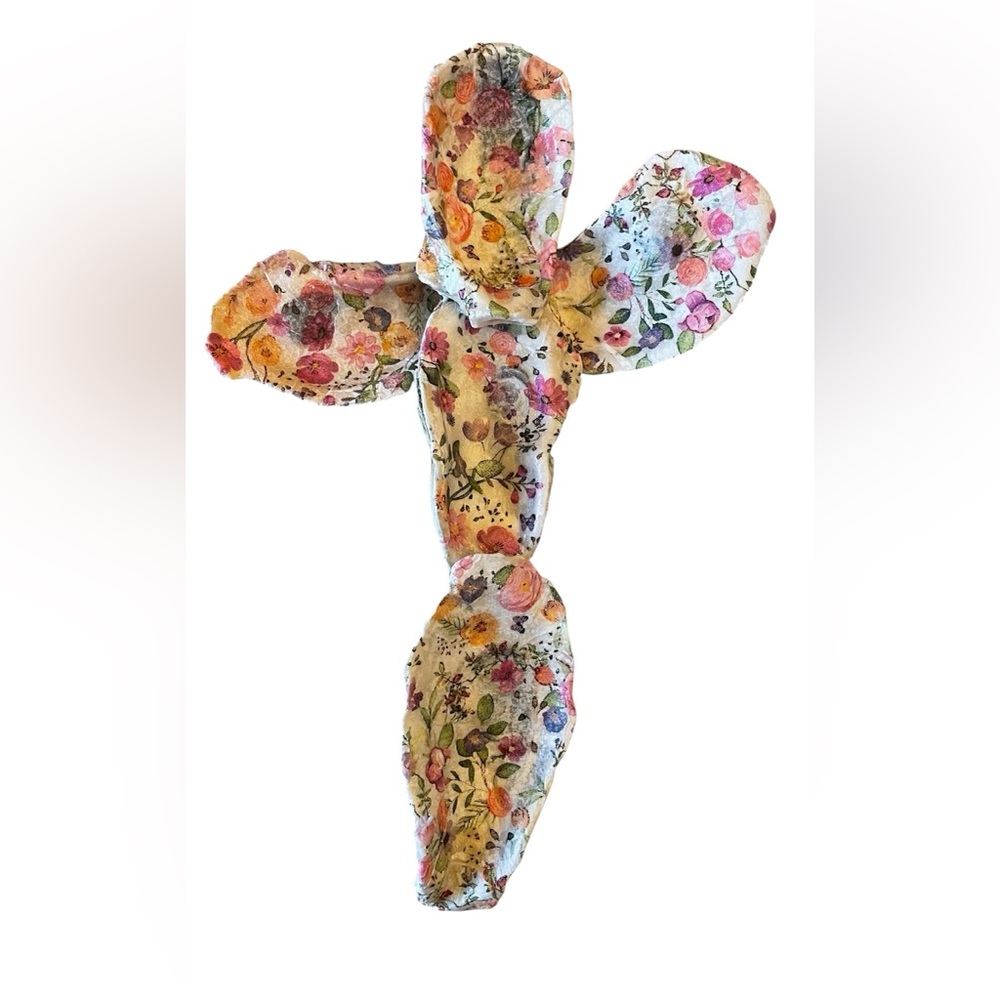 Oyster Shell Cross Decor - Picture 2 of 5